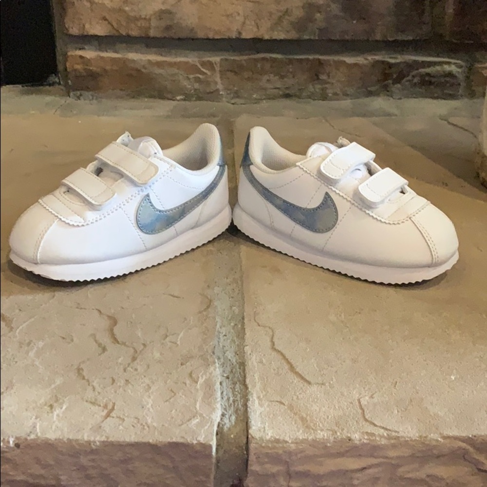 Nike Sneakers with Velcro SIZE 8